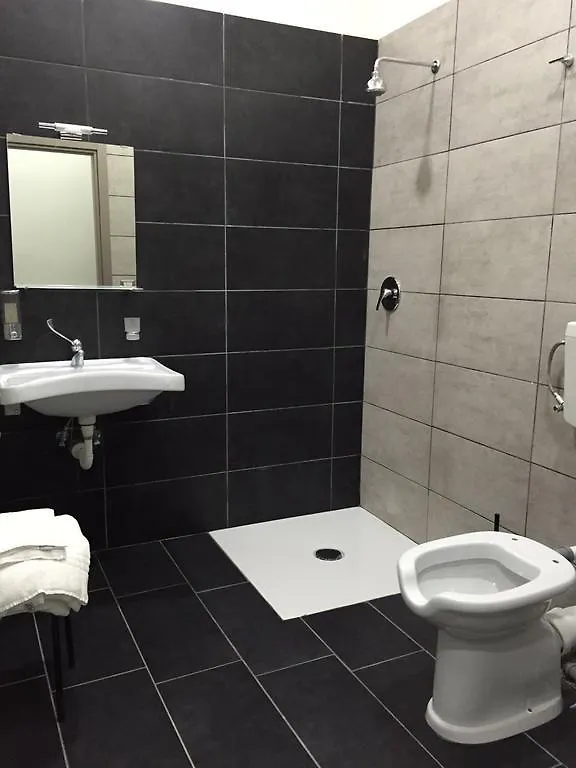 B&B Napoli Binario 1 0*, Νάπολη